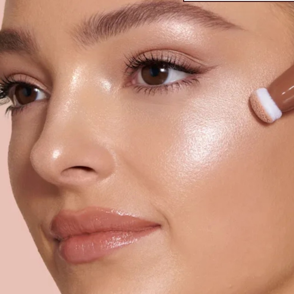 Charlotte Tilbury Hollywood Beauty Light Wand in Spotlight - Picture 4 of 14